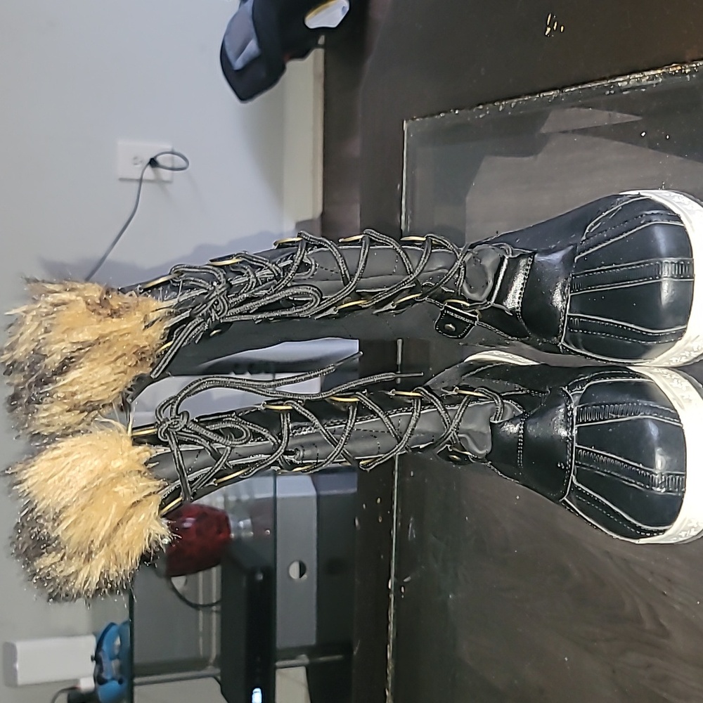 Woman's Black & Tan fury Winter Boots